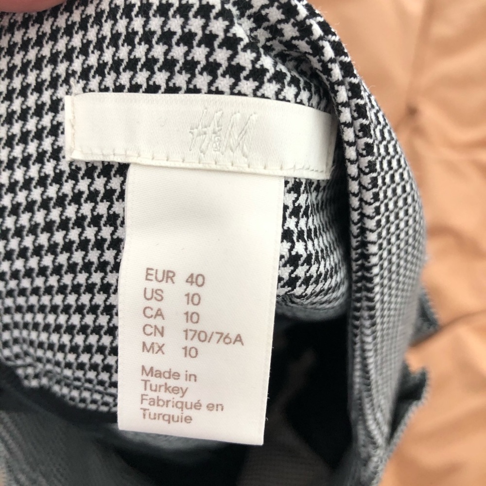 H&M Patterned Ruffle Mini Skirt - Picture 3 of 3